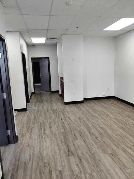More Photos Of 6927 E Parkway Norte, Mesa Warehouse For Sale