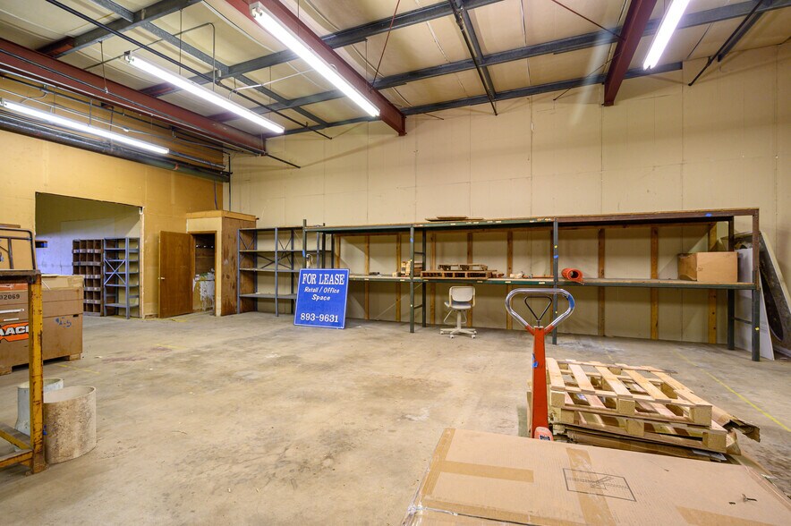 More Photos Of 200 S Armstrong Ave, Denison Storefront For Sale