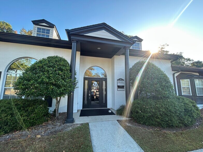 More Photos Of 1680-1684 Metropolitan Cir, Tallahassee Loft Creative Space For Lease