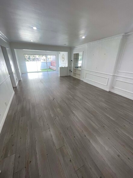 More Photos Of 872 Huntley Dr, West Hollywood General Retail For Lease