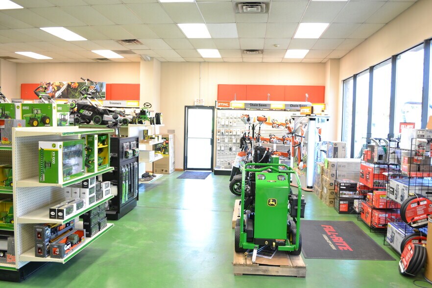 More Photos Of 1111 W 3rd St, Rushville Freestanding For Lease