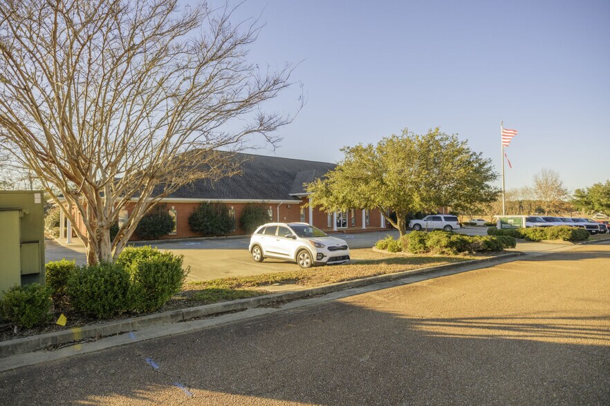 More Photos Of 1395 Johnny Johnson Dr, Brookhaven Office For Sale