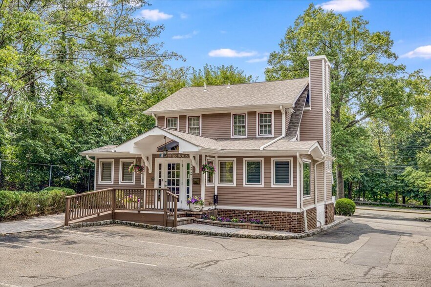 More Photos Of 299 E Northfield Rd, Livingston Medical For Sale