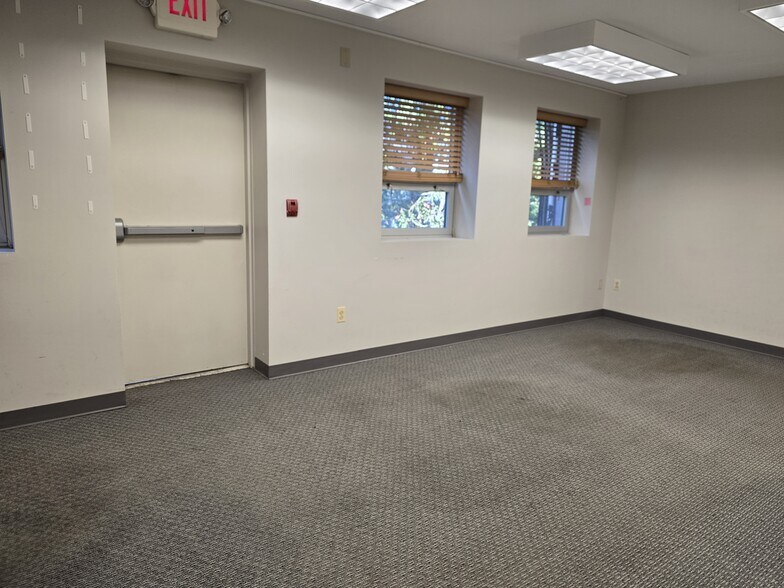 More Photos Of 970 Clifton Ave, Clifton Office For Lease