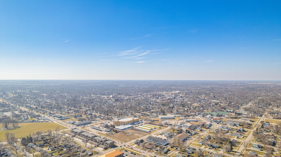 More Photos Of 1019 E Summit St, Crown Point Warehouse For Sale