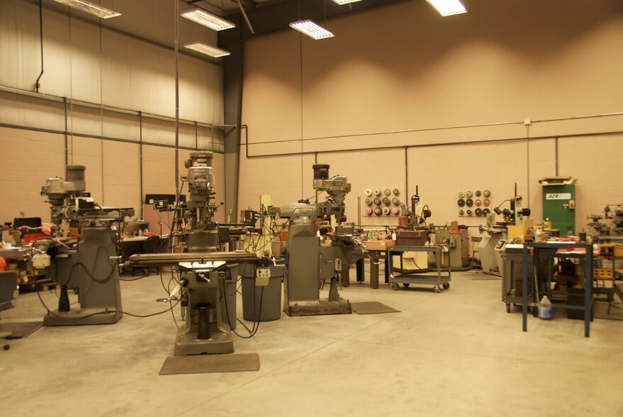 More Photos Of 260-300 Griffith Rd, Chicopee Warehouse For Lease