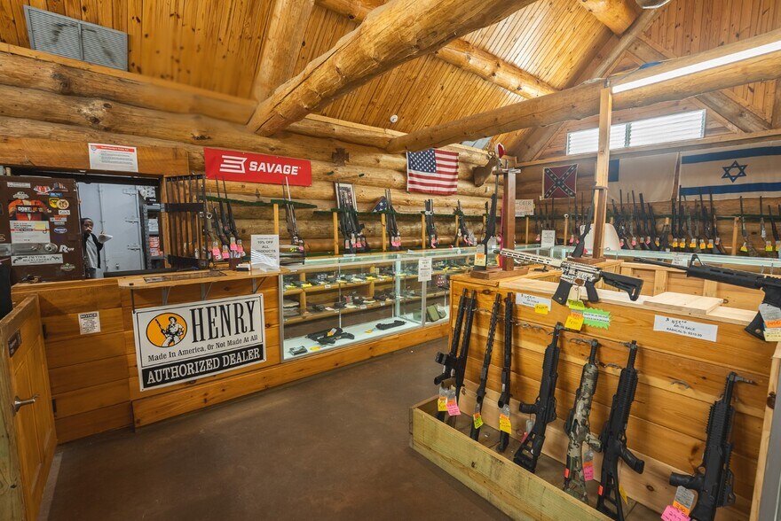 More Photos Of 118 First Ave, Hampton General Retail For Sale