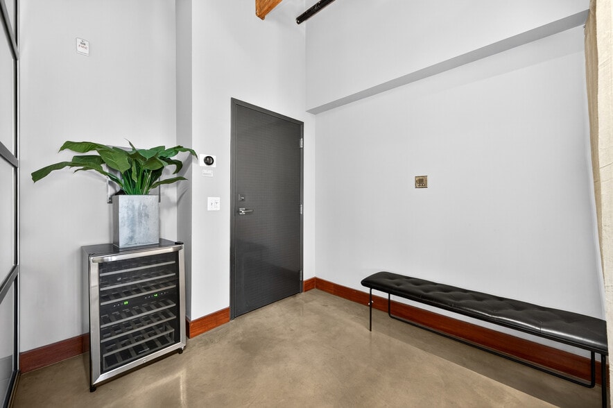 More Photos Of 1725 14th St, Sacramento Office For Sale