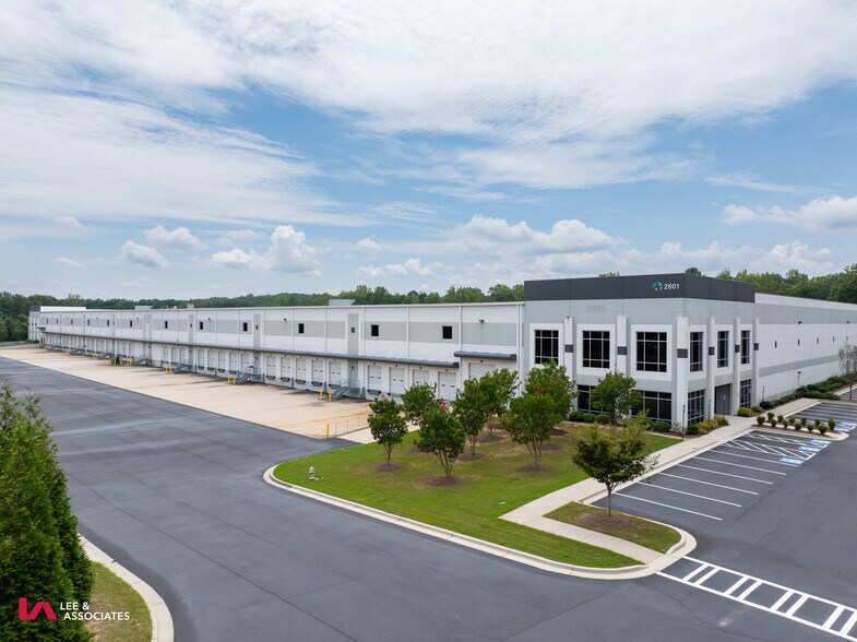 More Photos Of 2601 Skyview Dr, Lithia Springs Distribution For Lease