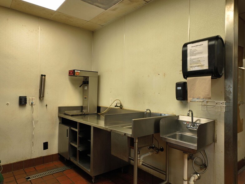 More Photos Of 5195 Fernandina Rd, Harbison Restaurant For Sale
