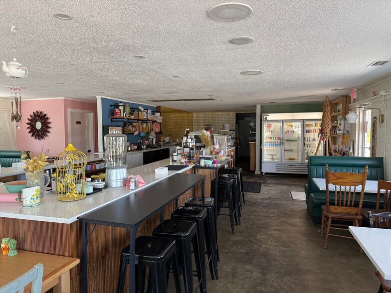 More Photos Of 127 Dotson Dr, Ames Restaurant For Lease