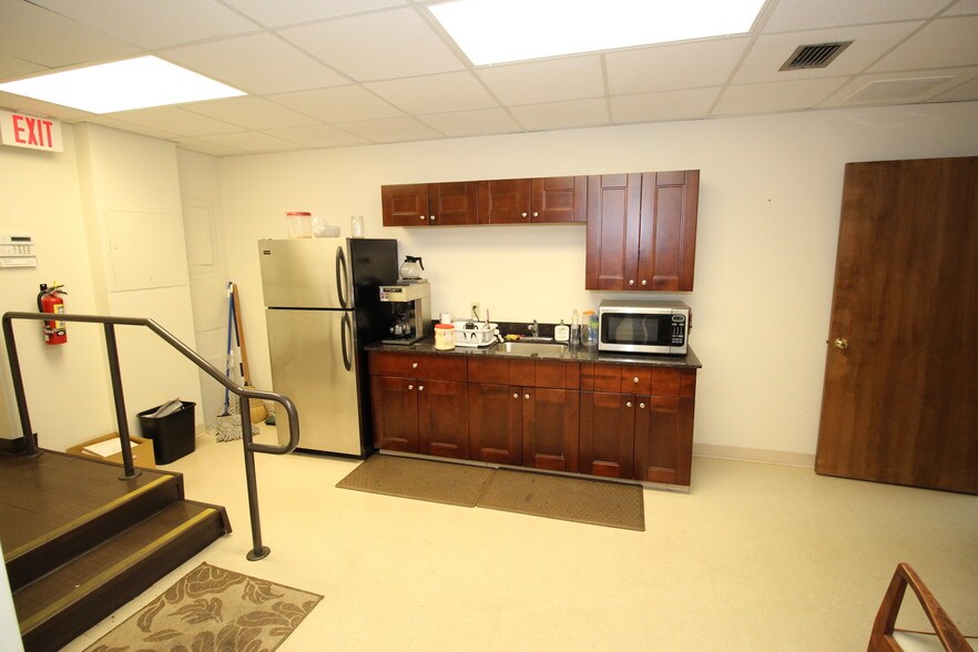 More Photos Of 1930-1934 Tyler St, Hollywood Office For Lease