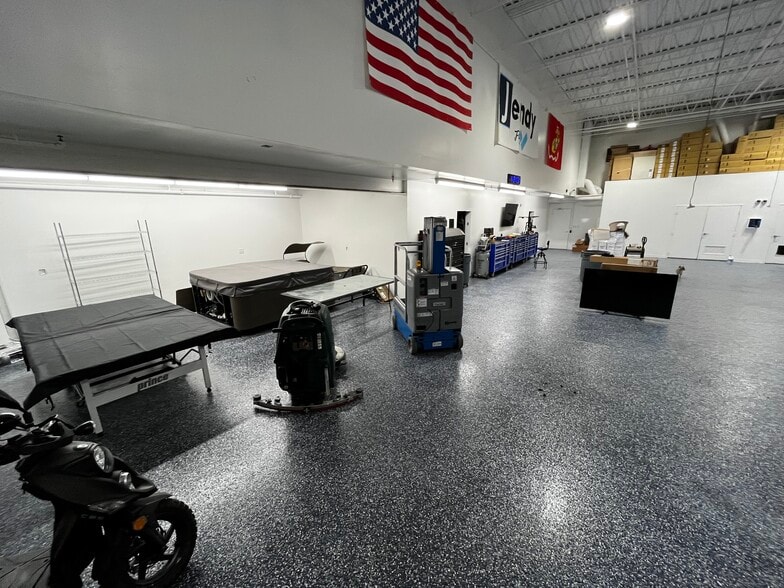 More Photos Of 1540 Hannah Ave, Forest Park Light Distribution For Lease