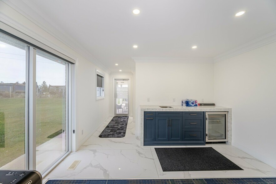 More Photos Of 140-160 Derry Rd E, Mississauga Office For Sale