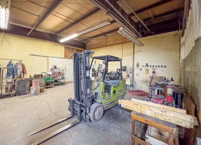 More Photos Of 4000 Technology Park Blvd, Auburn Warehouse For Lease