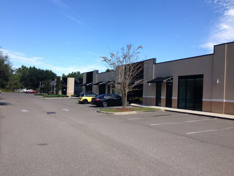 More Photos Of 9889 Gate Pky, Jacksonville Office For Lease