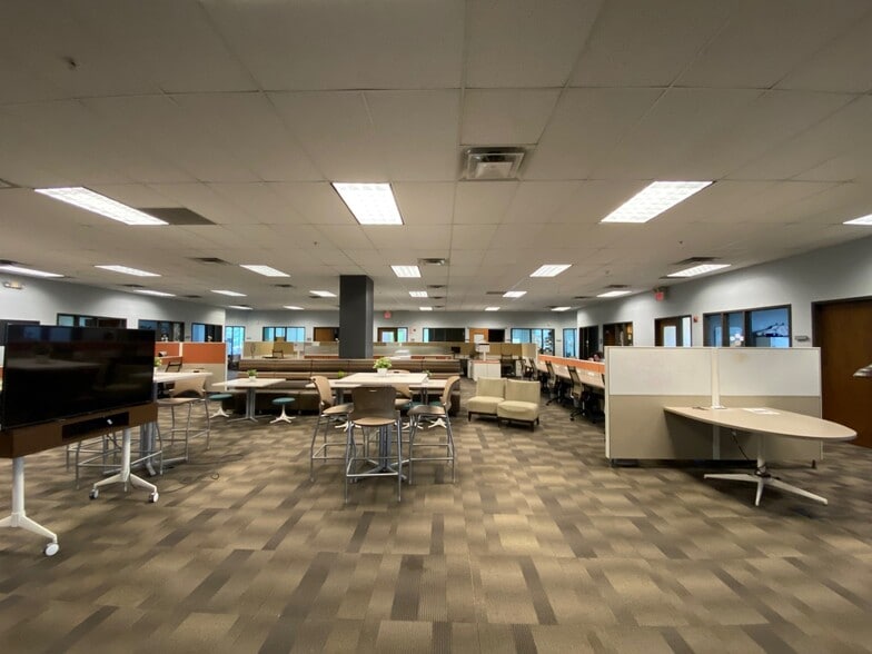 More Photos Of 4929 E 96th St, Indianapolis Office For Sale