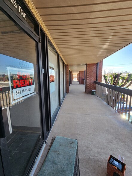 More Photos Of 2728 Williams Ave, Woodward General Retail For Lease