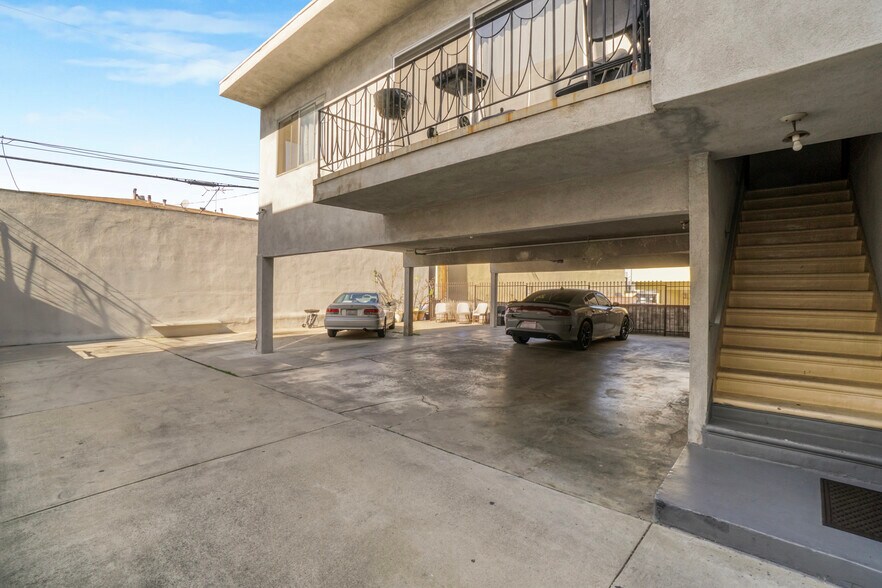More Photos Of 3121 S Canfield Ave, Los Angeles Apartments For Sale