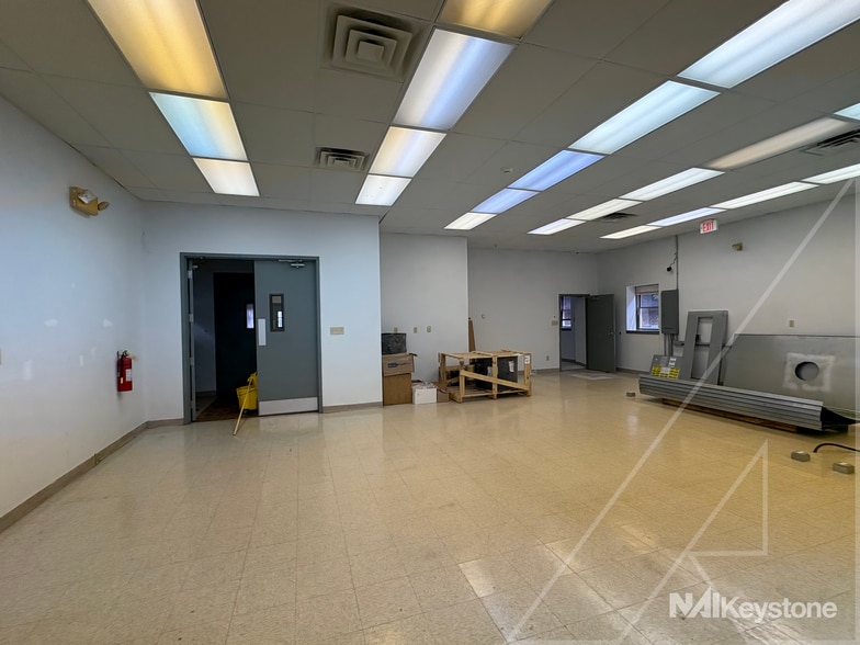 More Photos Of 2214 Farmington Ave, Boyertown Warehouse For Sale