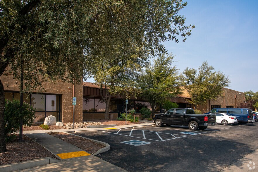 More Photos Of 3000 E Valencia Rd, Tucson Research And Development For Lease