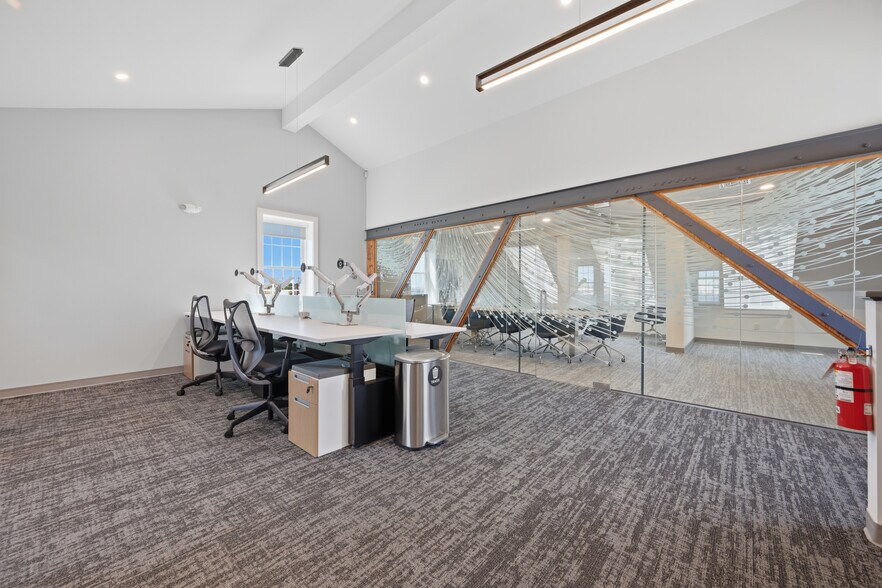 More Photos Of 40-42 Bank St, New London Storefront Retail Office For Lease