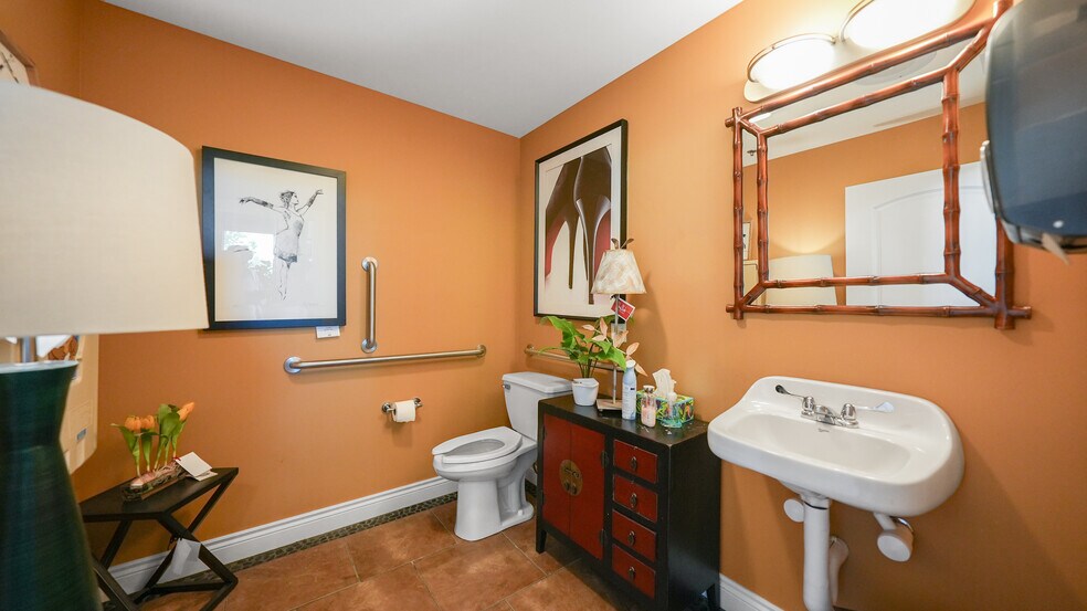 More Photos Of 2265 Bagnell Dam Blvd, Lake Ozark Office For Sale