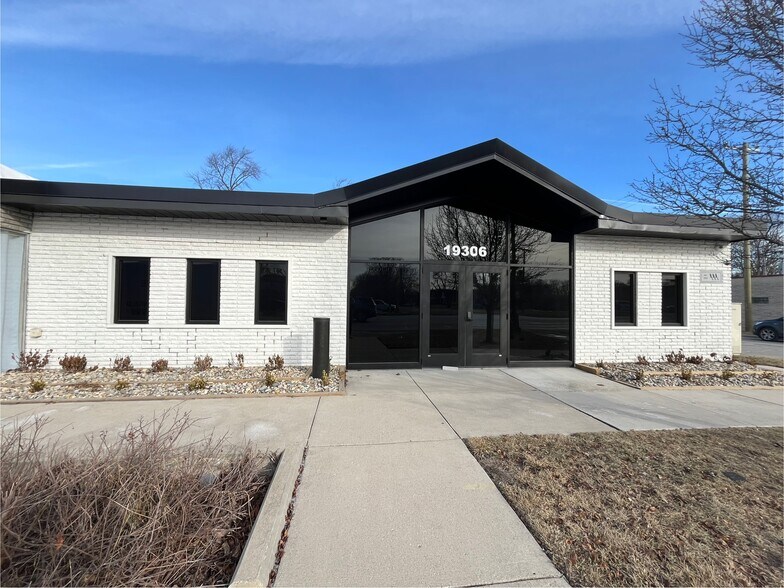 Primary Photo Of 19306 Ecorse Rd, Allen Park Office For Lease