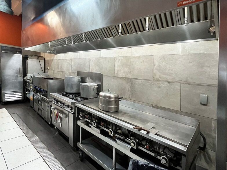 More Photos Of 501 E Lake St, Minneapolis Storefront Retail Office For Sale