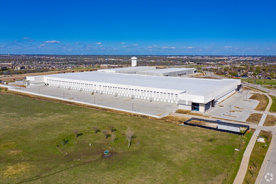 More Photos Of 4251 Northern Cross Blvd, Haltom City Warehouse For Lease