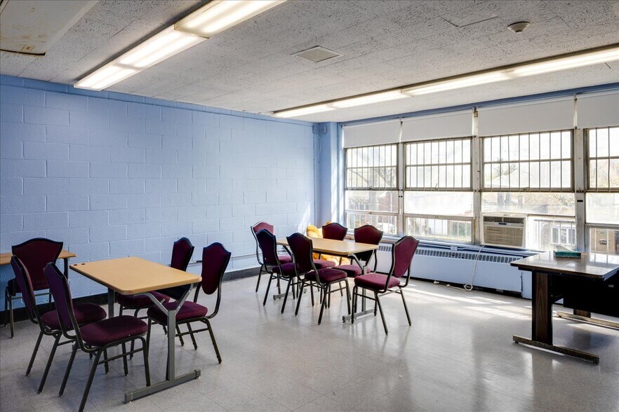 More Photos Of 16711 73rd Ave, Fresh Meadows Religious Facility For Lease
