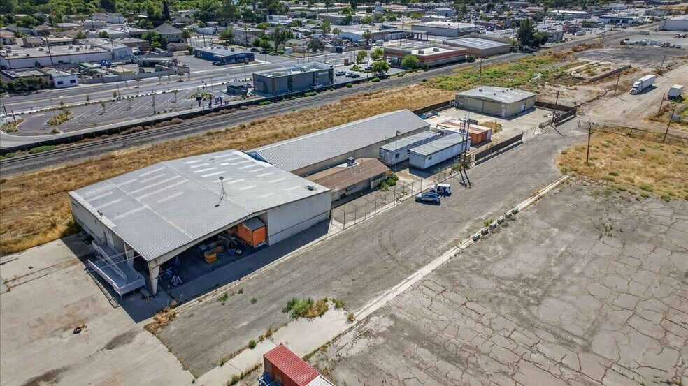 More Photos Of 925 M St, Firebaugh Manufacturing For Sale