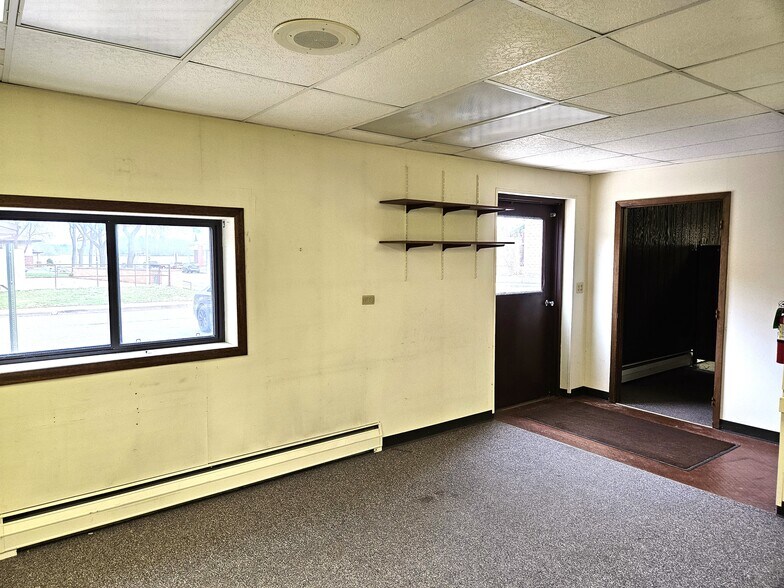 More Photos Of 15 E Eau Claire St, Rice Lake Office For Sale