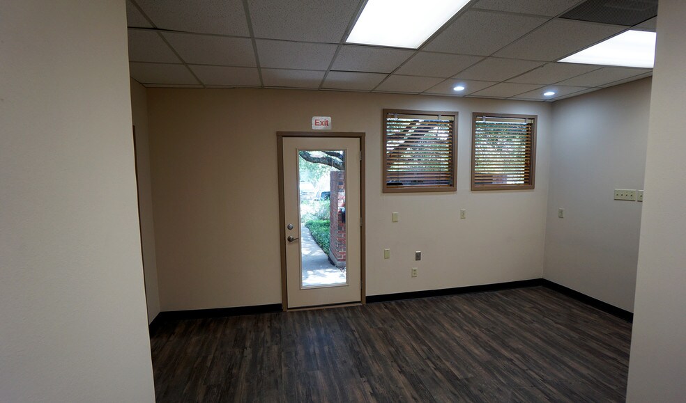 More Photos Of 6700 West Gate Blvd, Austin Medical For Lease