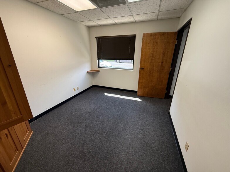 More Photos Of 1918 W Magnolia Blvd, Burbank Office For Lease