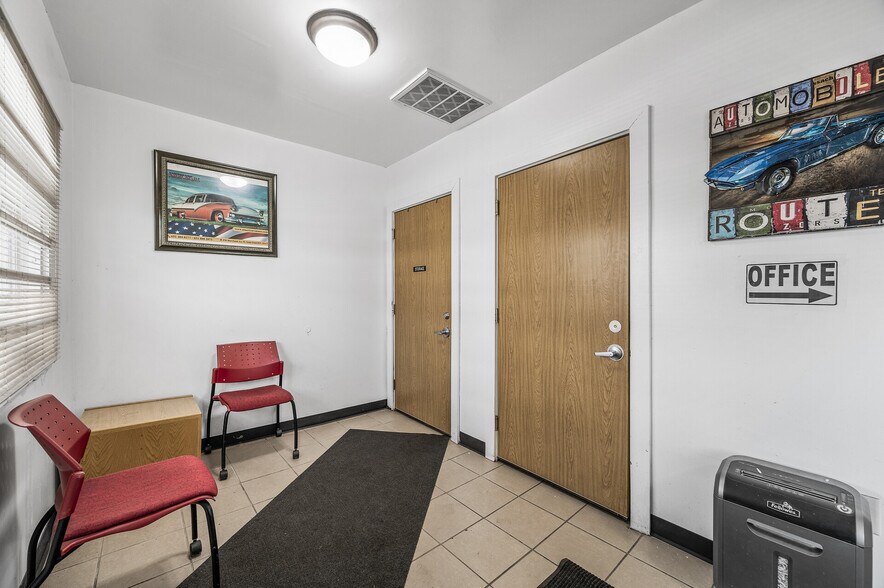 More Photos Of 370 W Maryland Ave, Saint Paul Auto Dealership For Sale