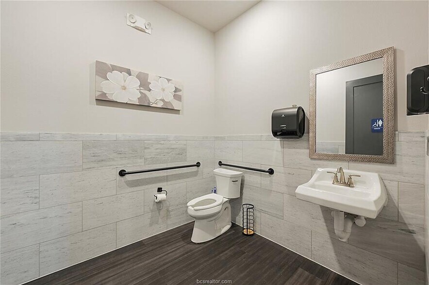 More Photos Of 3020 Barron Rd, College Station Loft Creative Space For Sale