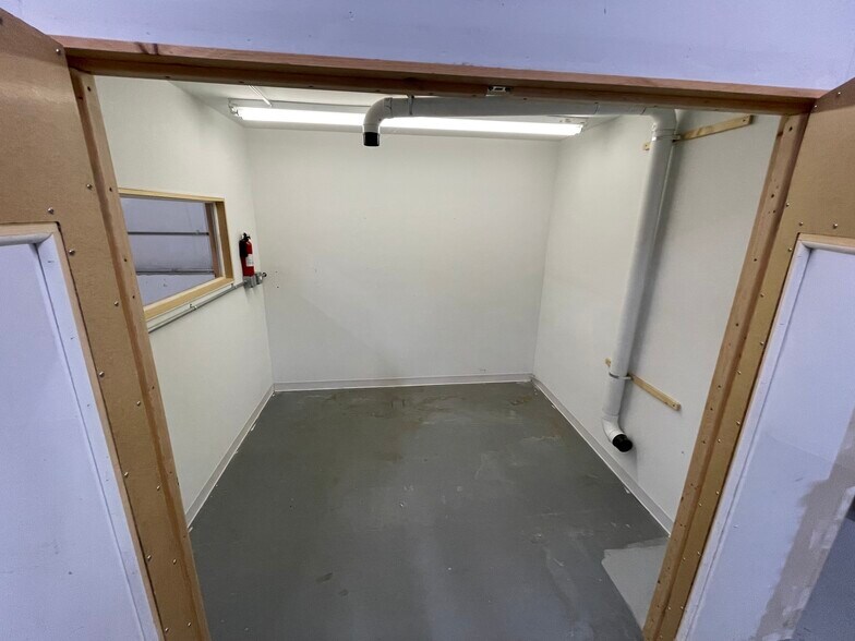 More Photos Of 3310-3320 S Knox Ct, Englewood Research And Development For Lease