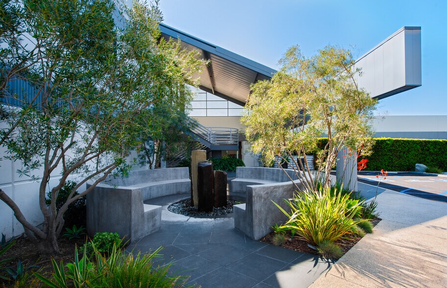 More Photos Of 23805 Stuart Ranch Rd, Malibu Business Park For Lease