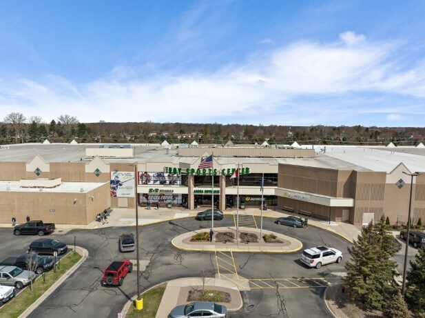 More Photos Of 1819 E Big Beaver Rd, Troy Unknown For Lease