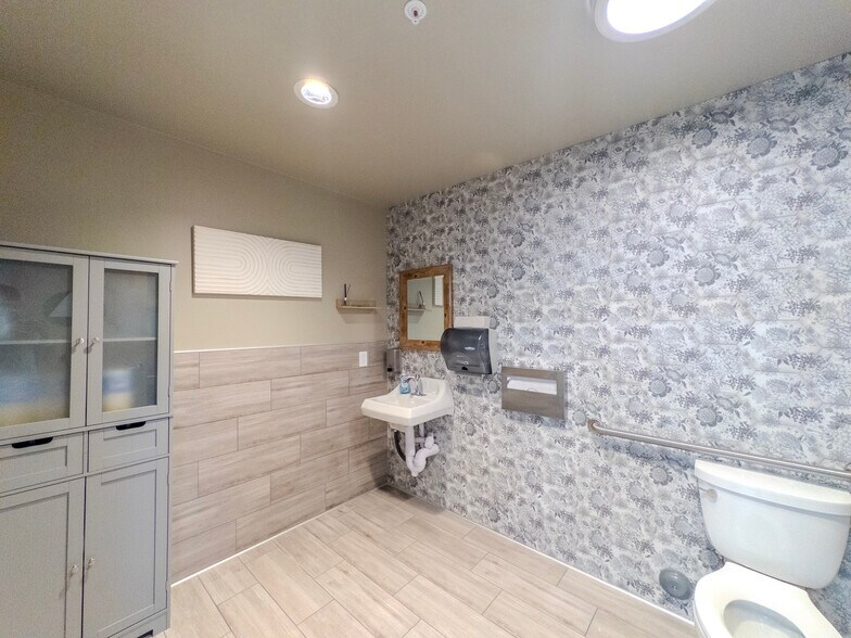 More Photos Of 17395 S Manthey Rd, Lathrop Medical For Sale