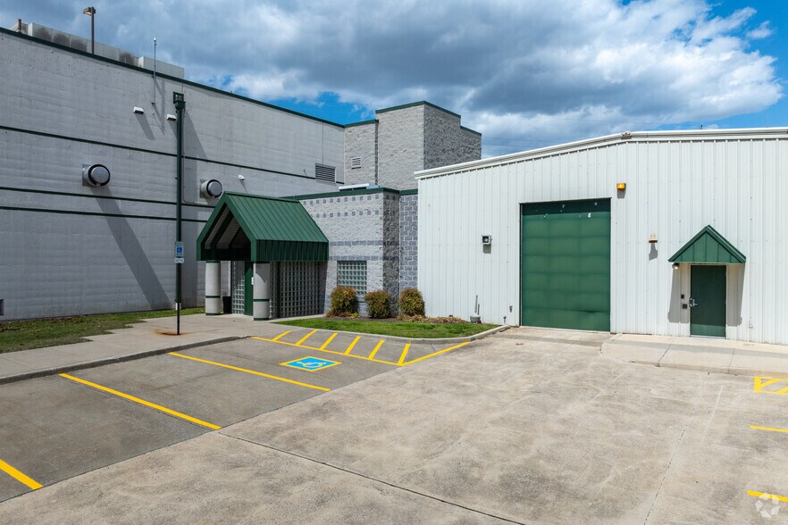 More Photos Of 6050 Race Rd, Elkridge Industrial For Sale