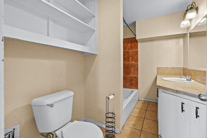 More Photos Of 2422 Montana Ave, El Paso Storefront Retail Office For Sale