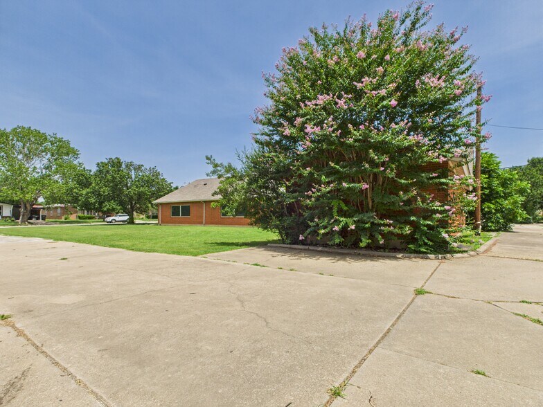 More Photos Of 5021 Stanley Ave, Fort Worth Flex For Lease