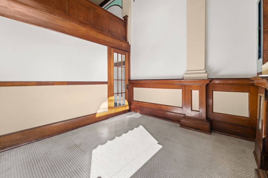 More Photos Of 102 Crosby St, Tekoa Flex For Sale