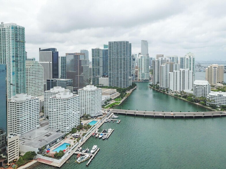 More Photos Of 825 Brickell Bay Dr, Miami Apartments For Lease