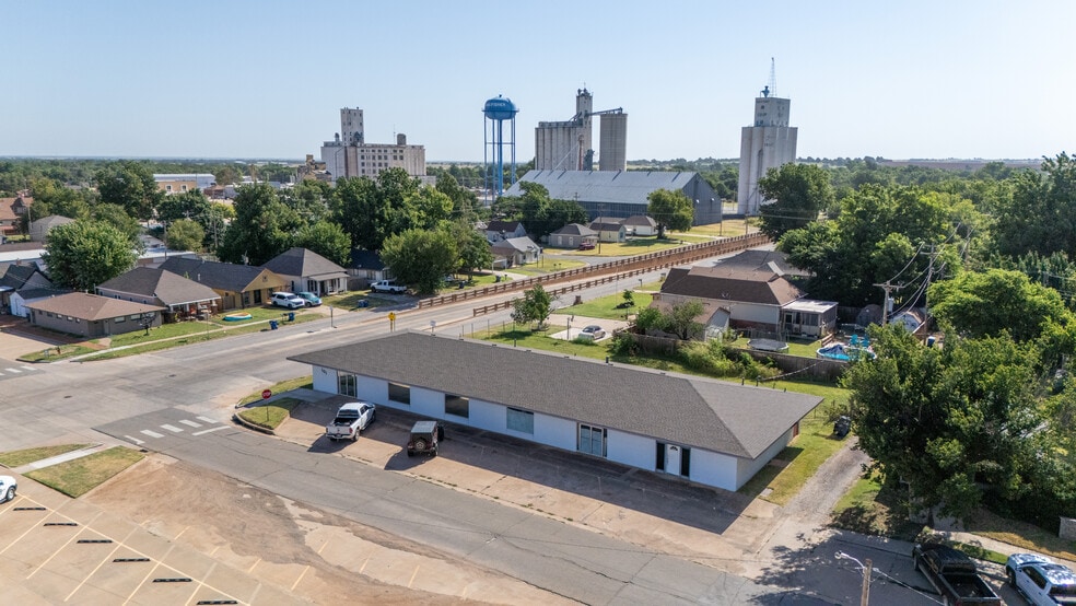 More Photos Of 101 S 6th St, Kingfisher General Retail For Sale