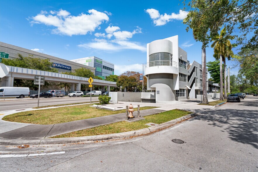 More Photos Of 2424 S Dixie Hwy, Coconut Grove Loft Creative Space For Sale