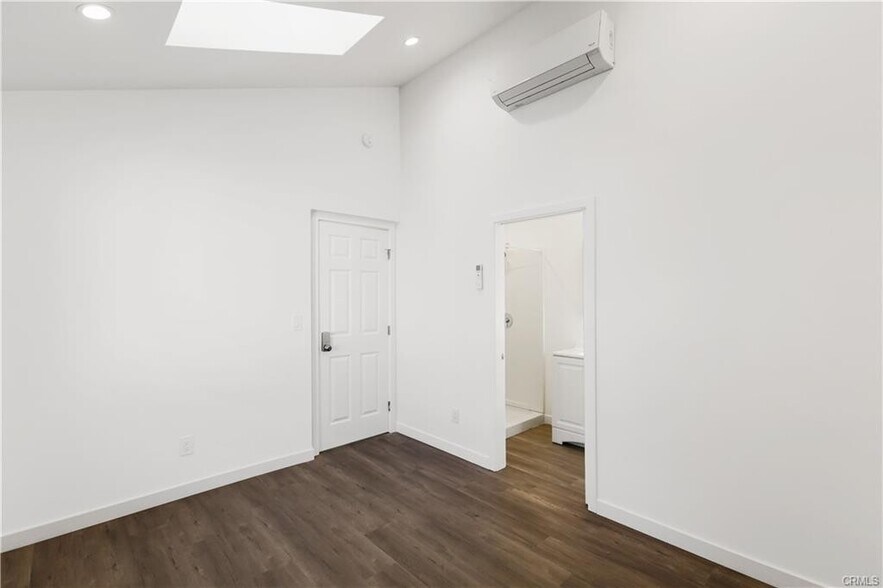 More Photos Of 552 N Cambridge St, Orange Multifamily For Sale