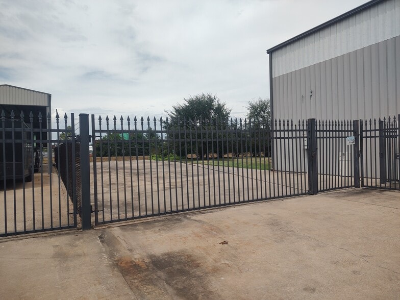 More Photos Of 6710 Bourgeois Rd, Houston Warehouse For Sale